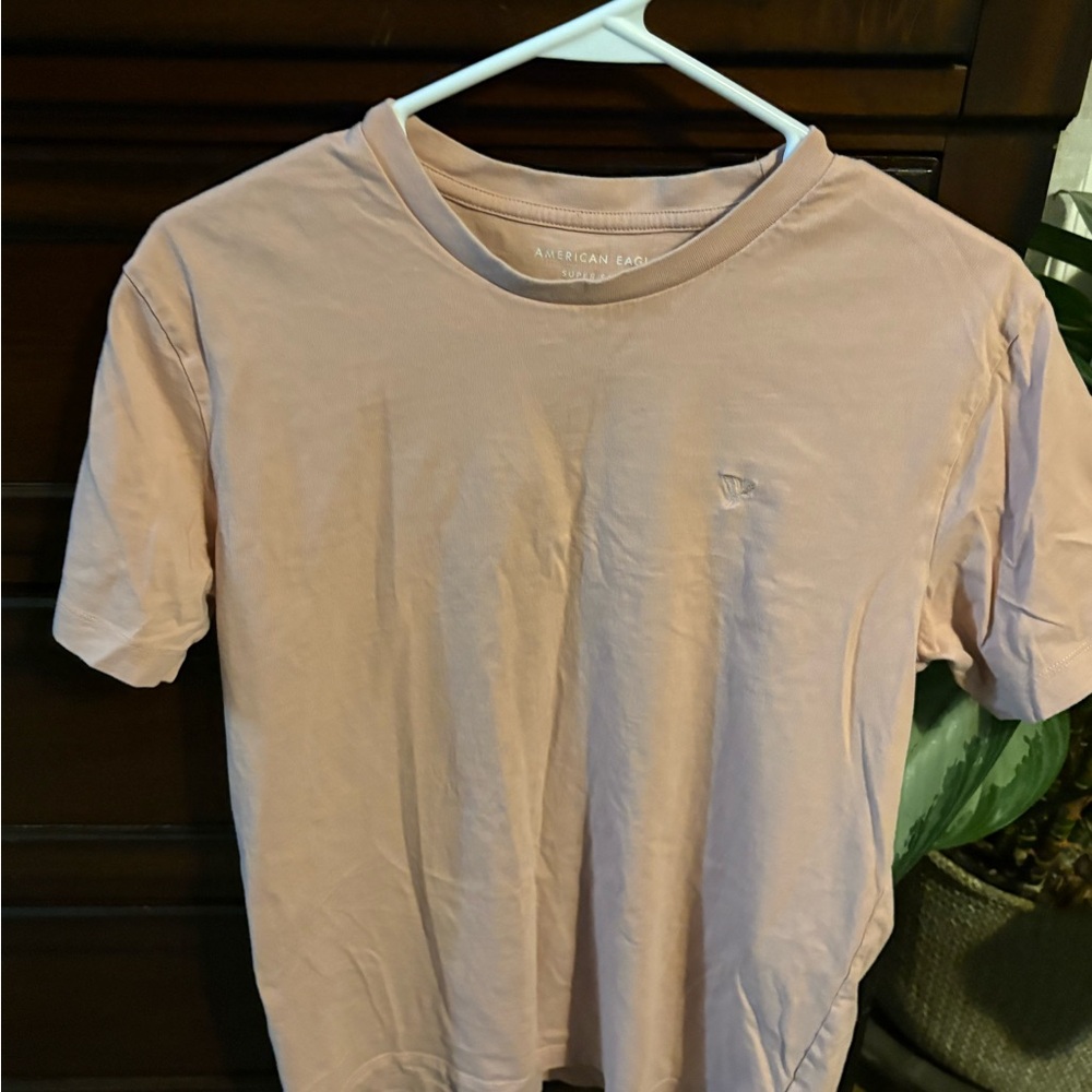 American Eagle Outfitters Men's Pink T-Shirt